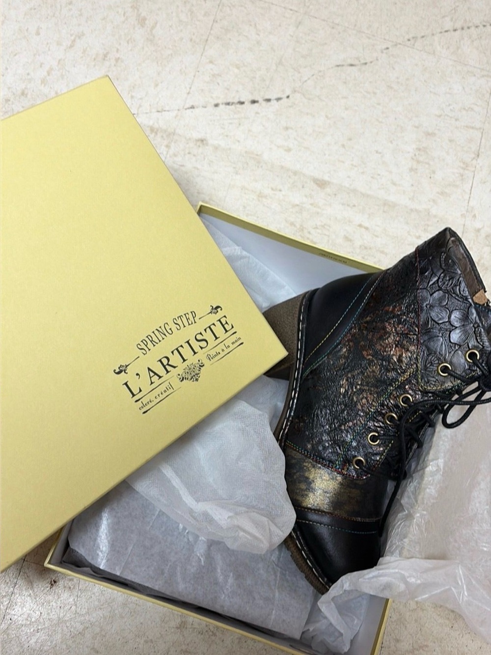 L’Artiste Spring Step Fallinluv Black Multi Floral Embossed Ankle Boots Sz 38